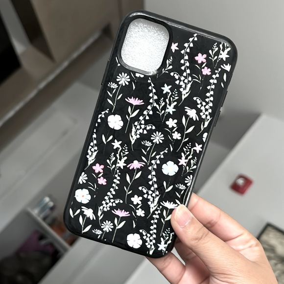 Floral feminine Iphone 11 Phone case - Picture 2 of 5